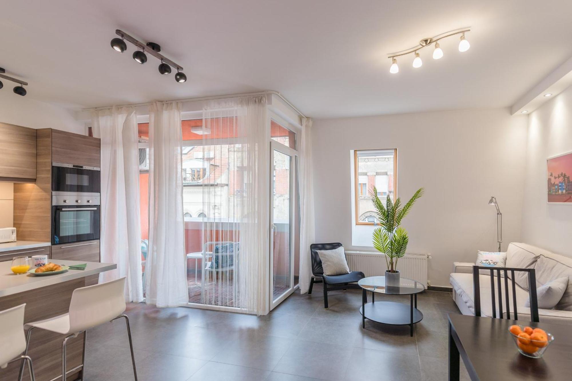 Miami Vice With Balcony Apartamento Budapest