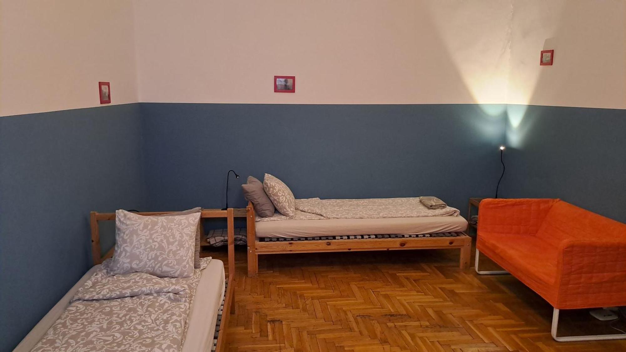Pal'S Hostel And Apartments