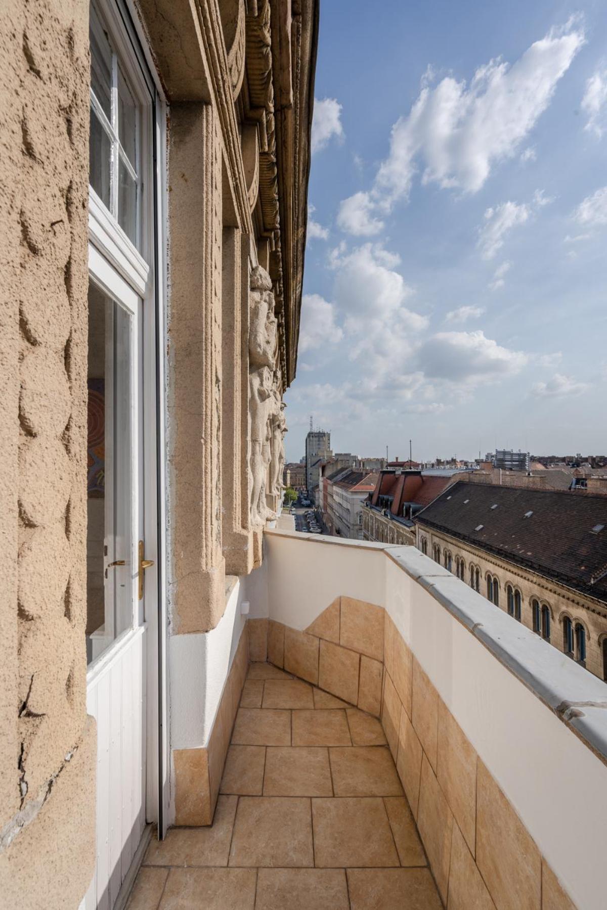 Apartman 3 Bedroom Classical With A Modern Touch 2unit *