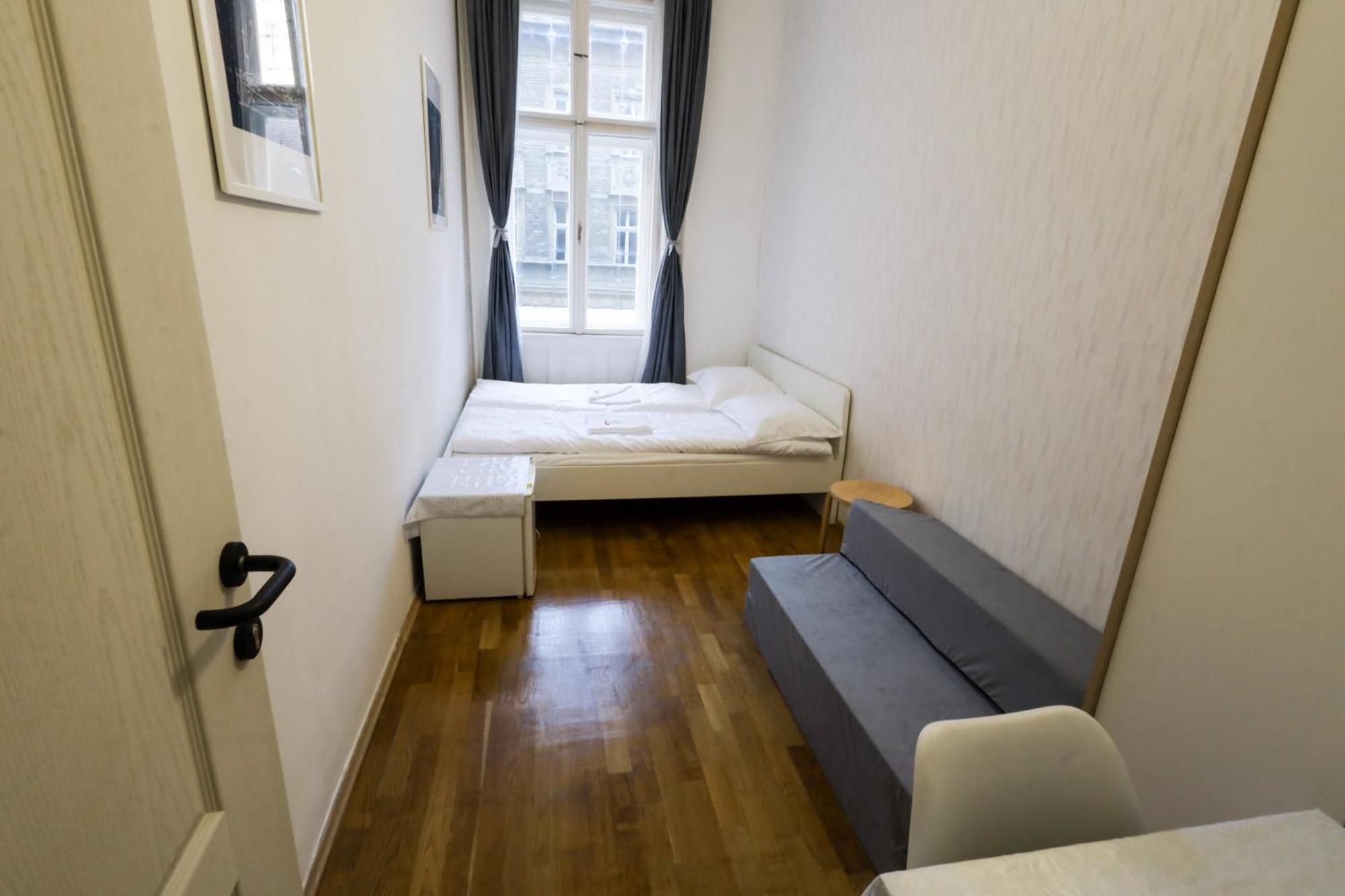 Apartamento Pest-port 4 For 16 Person