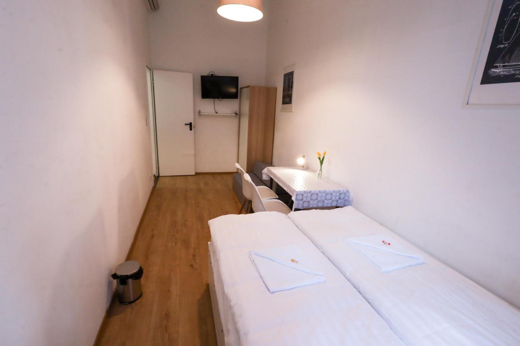 Apartamento Pest-port 4 For 16 Person *