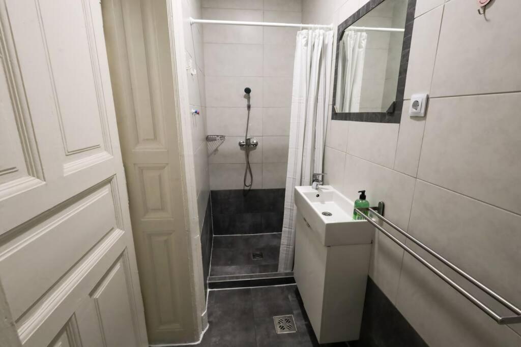 Pest-port Room-5 Private Budapest