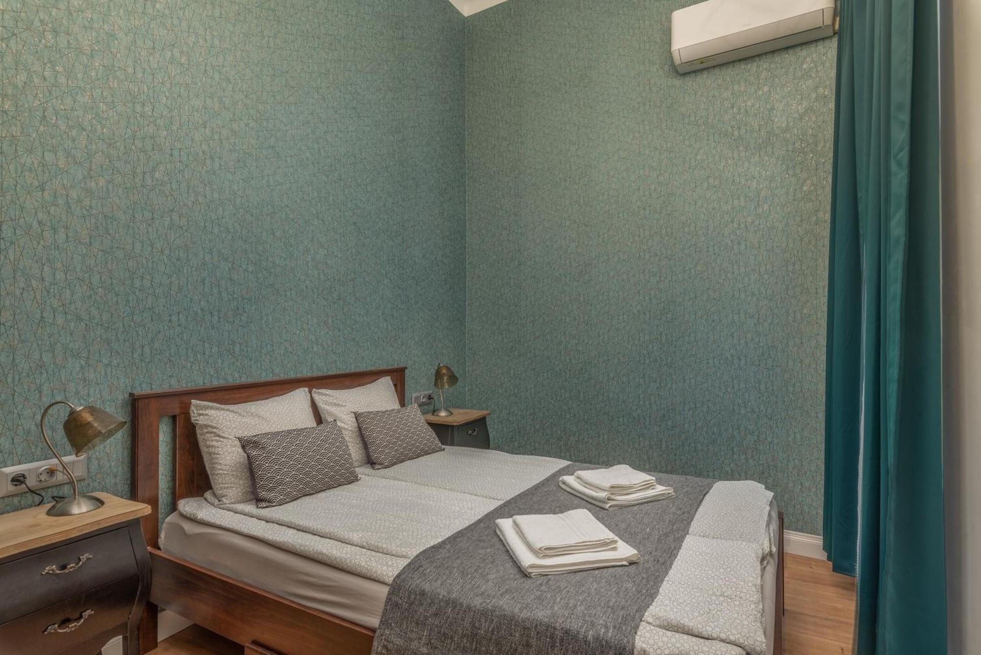 With Private Terrace - Near Gellert Thermal Bath Appartement *