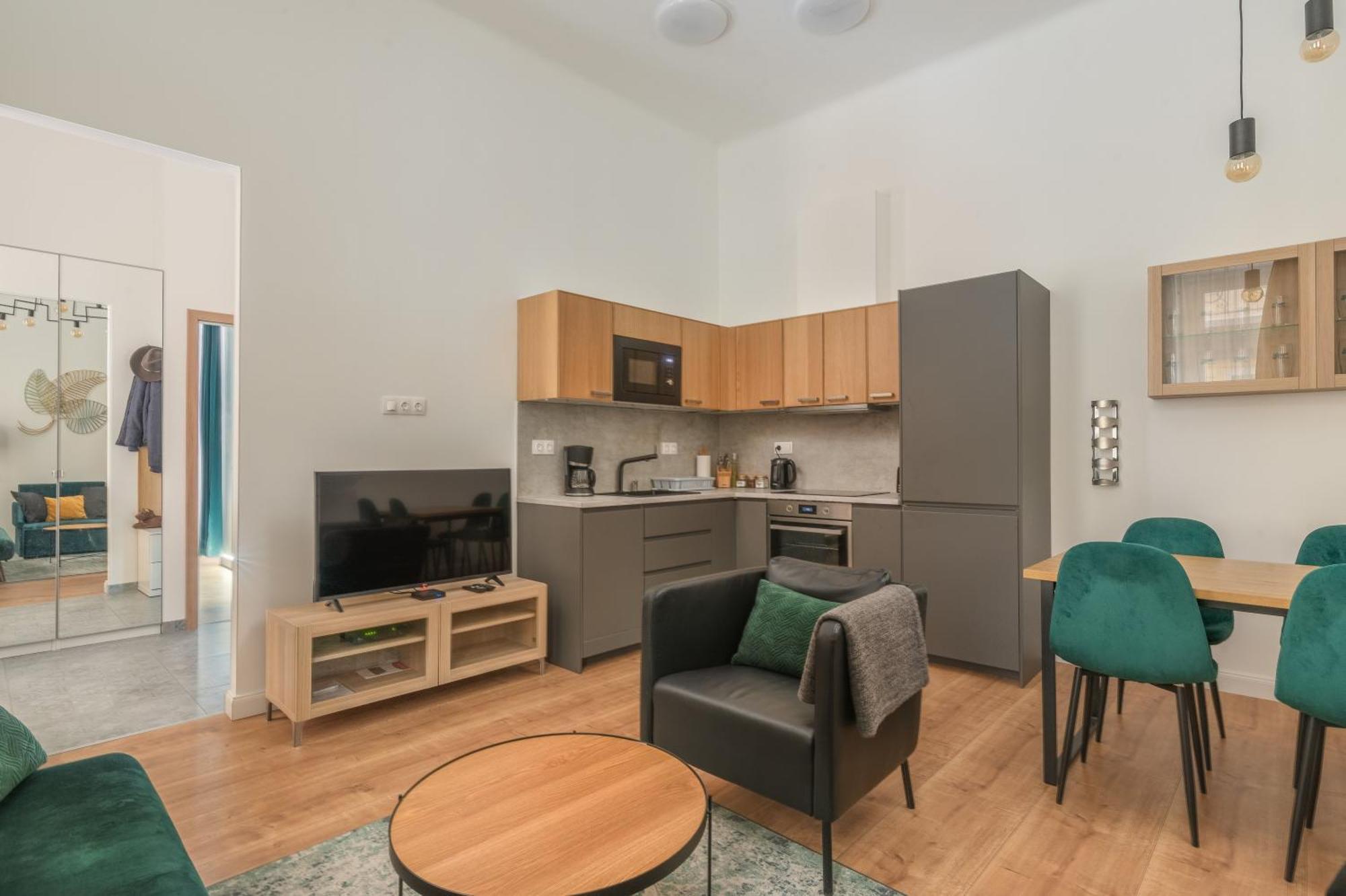 With Private Terrace - Near Gellert Thermal Bath Appartement *