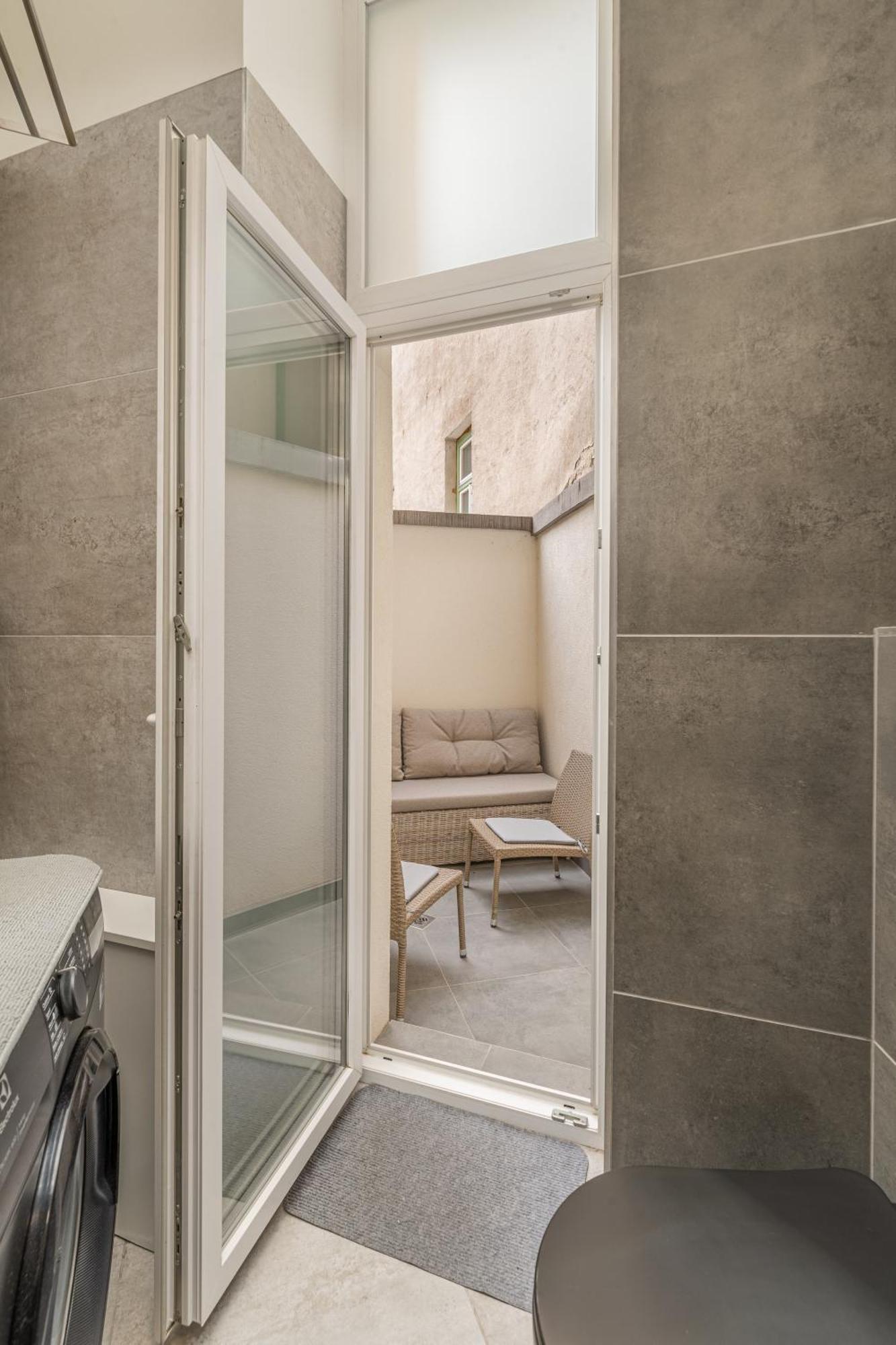 Appartement With Private Terrace - Near Gellert Thermal Bath Budapest