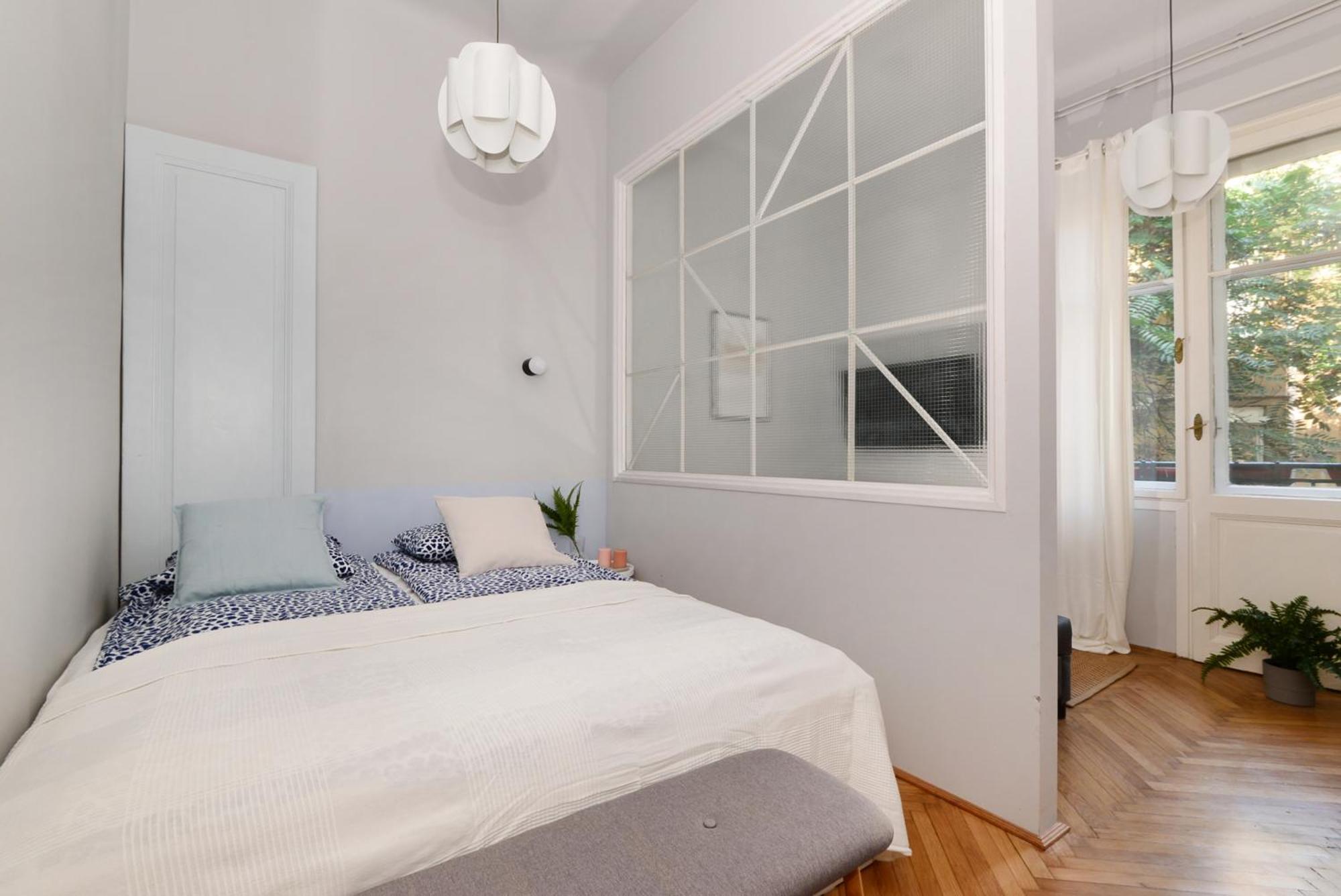 Apartment Monochrome Chic R613 Budapest