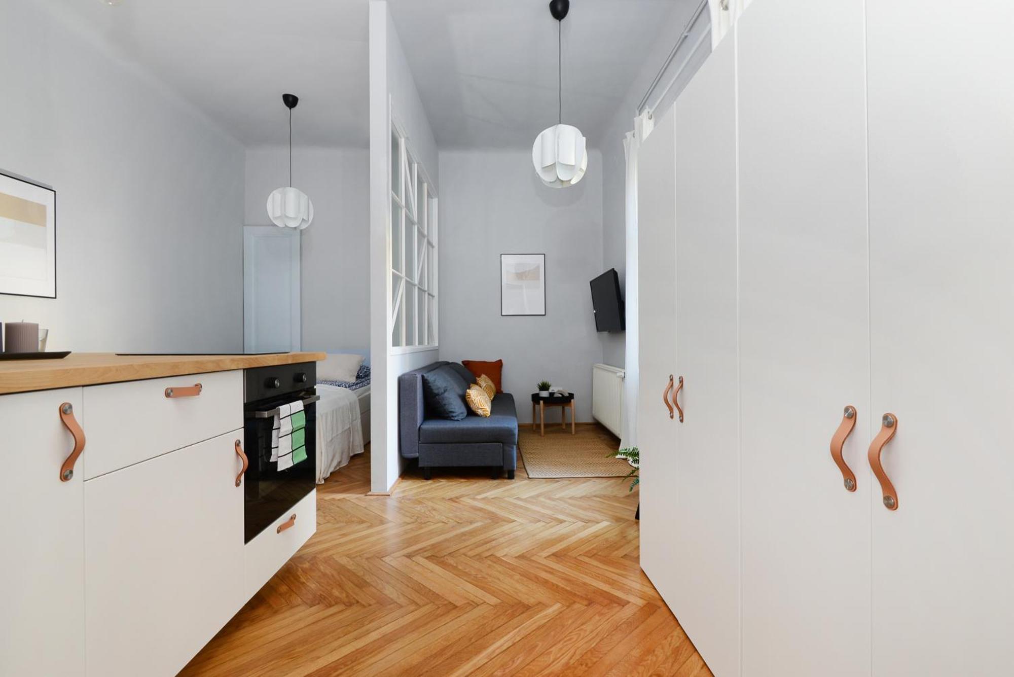 Monochrome Chic R613 Apartman Budapest
