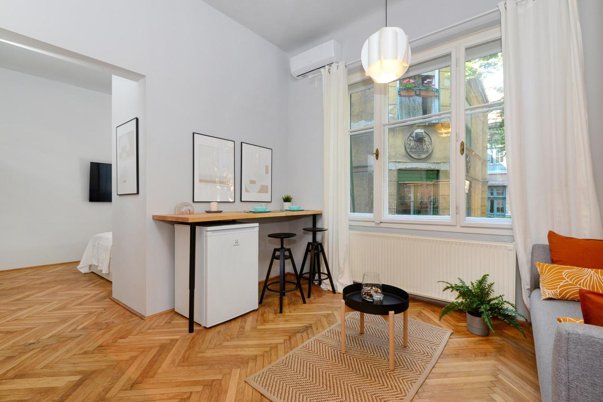 Monochrome Chic R613 Apartment *
