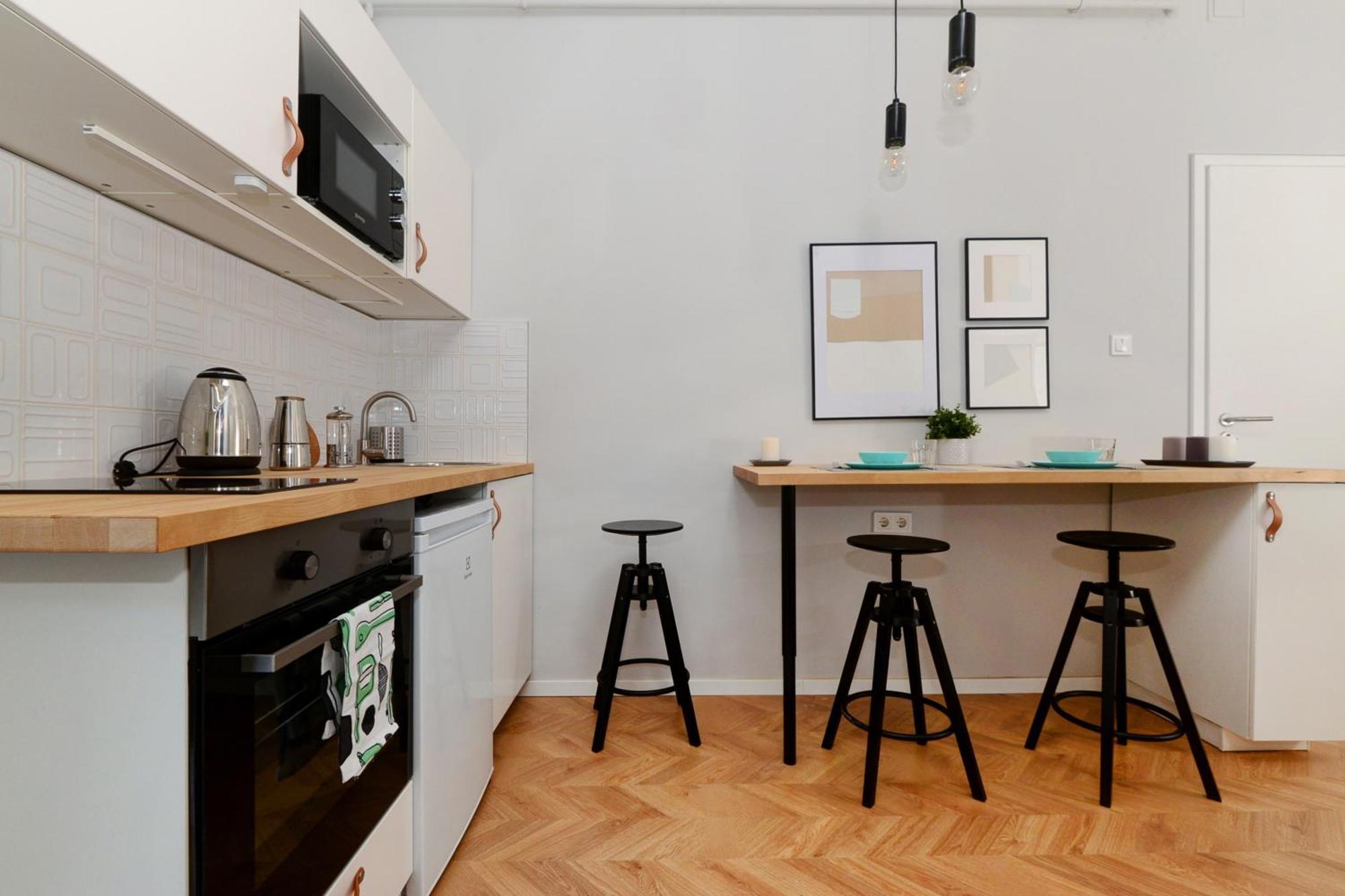 Apartment Monochrome Chic R613 *