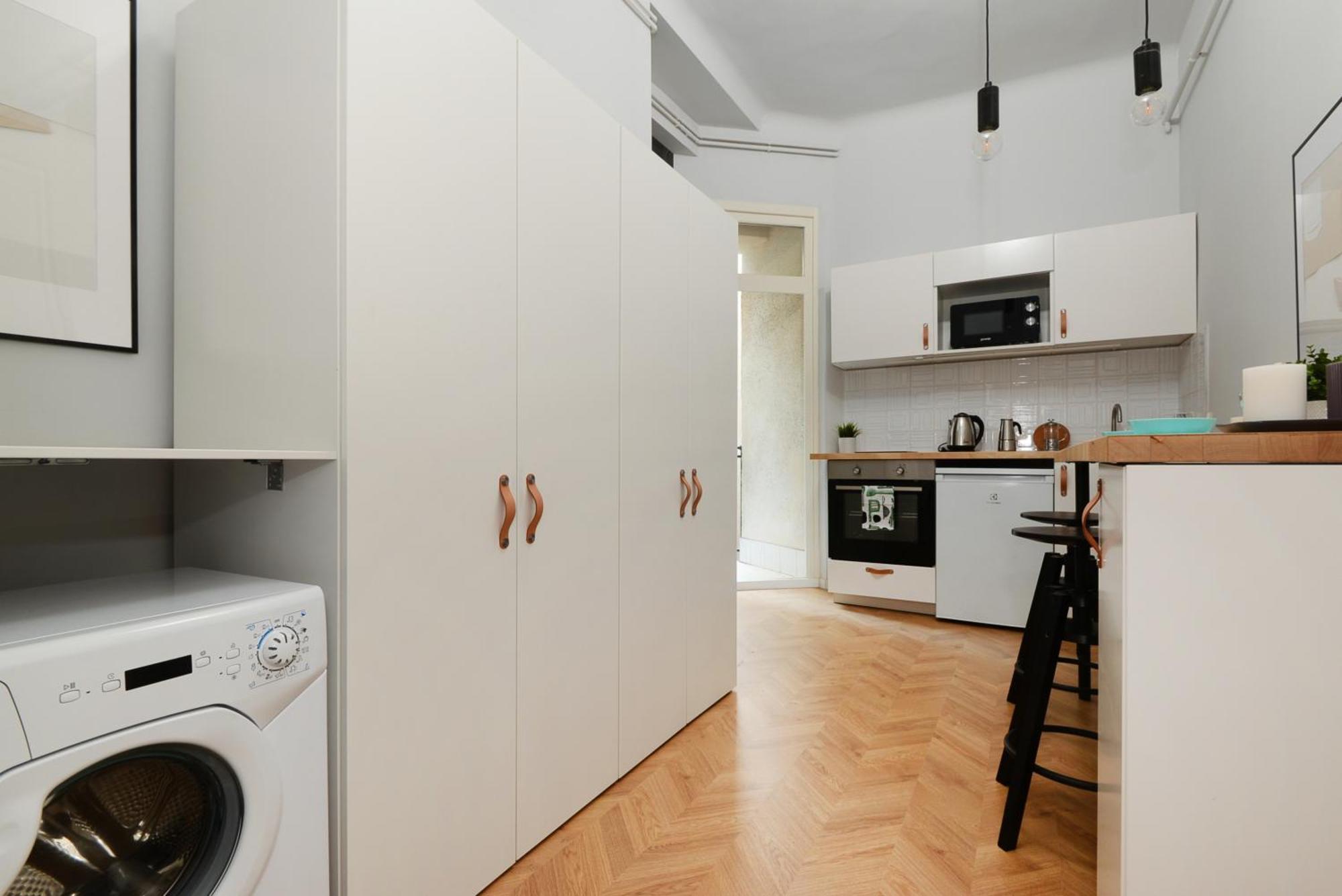 Apartment Monochrome Chic R613