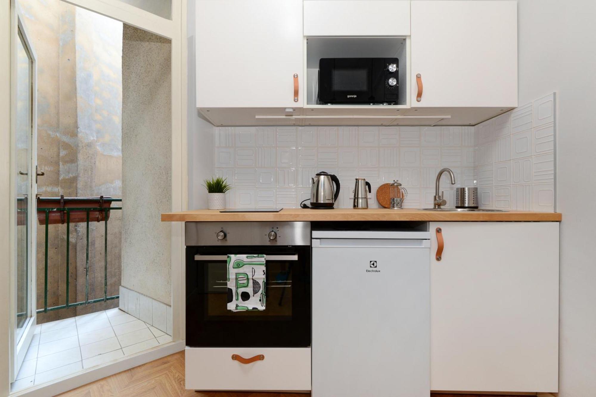 Apartment Monochrome Chic R613