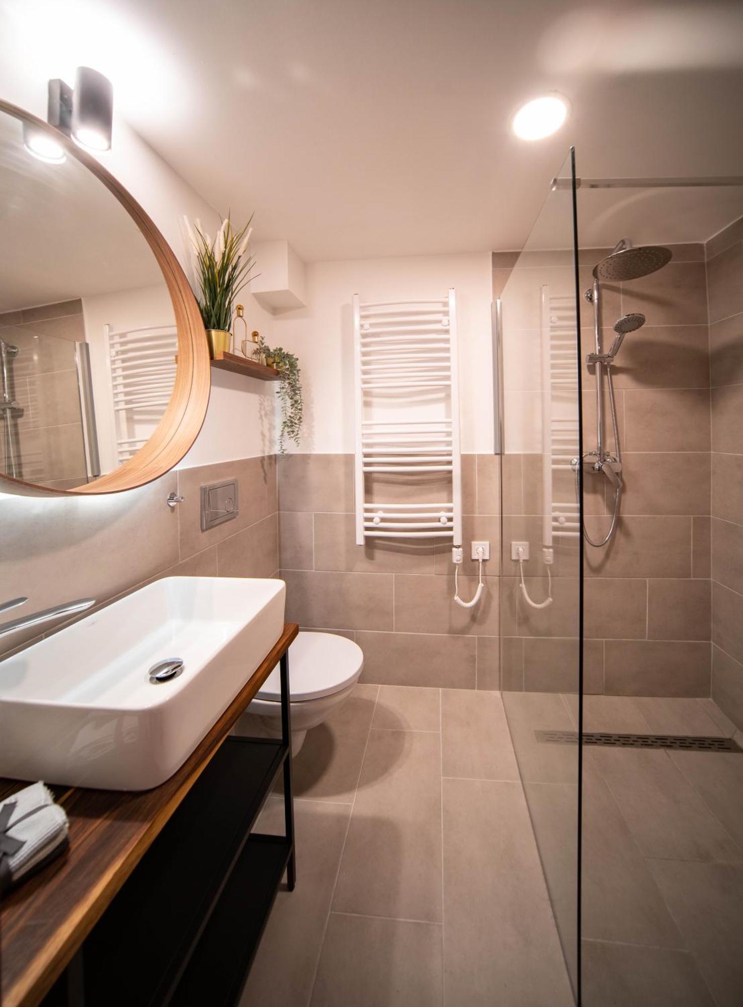 Apartamento Free Parking -corvin Palace Residence-3bdrm,6ppl,wifi,ac