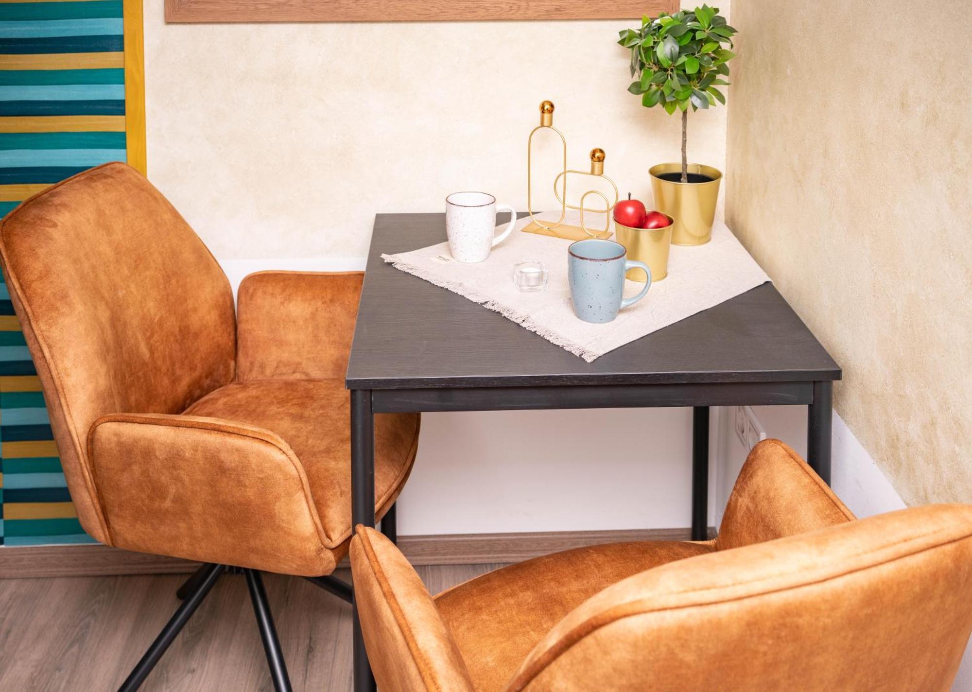 Free Parking -corvin Palace Residence-3bdrm,6ppl,wifi,ac *