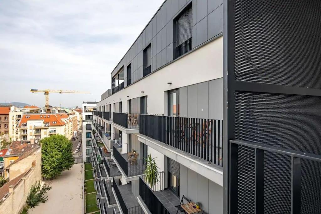 Marone 209 ~ Ac/balcony/indoor Parking * Budapest