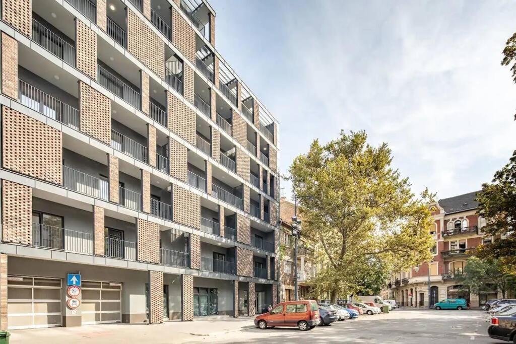 Apartamento Marone 209 ~ Ac/balcony/indoor Parking