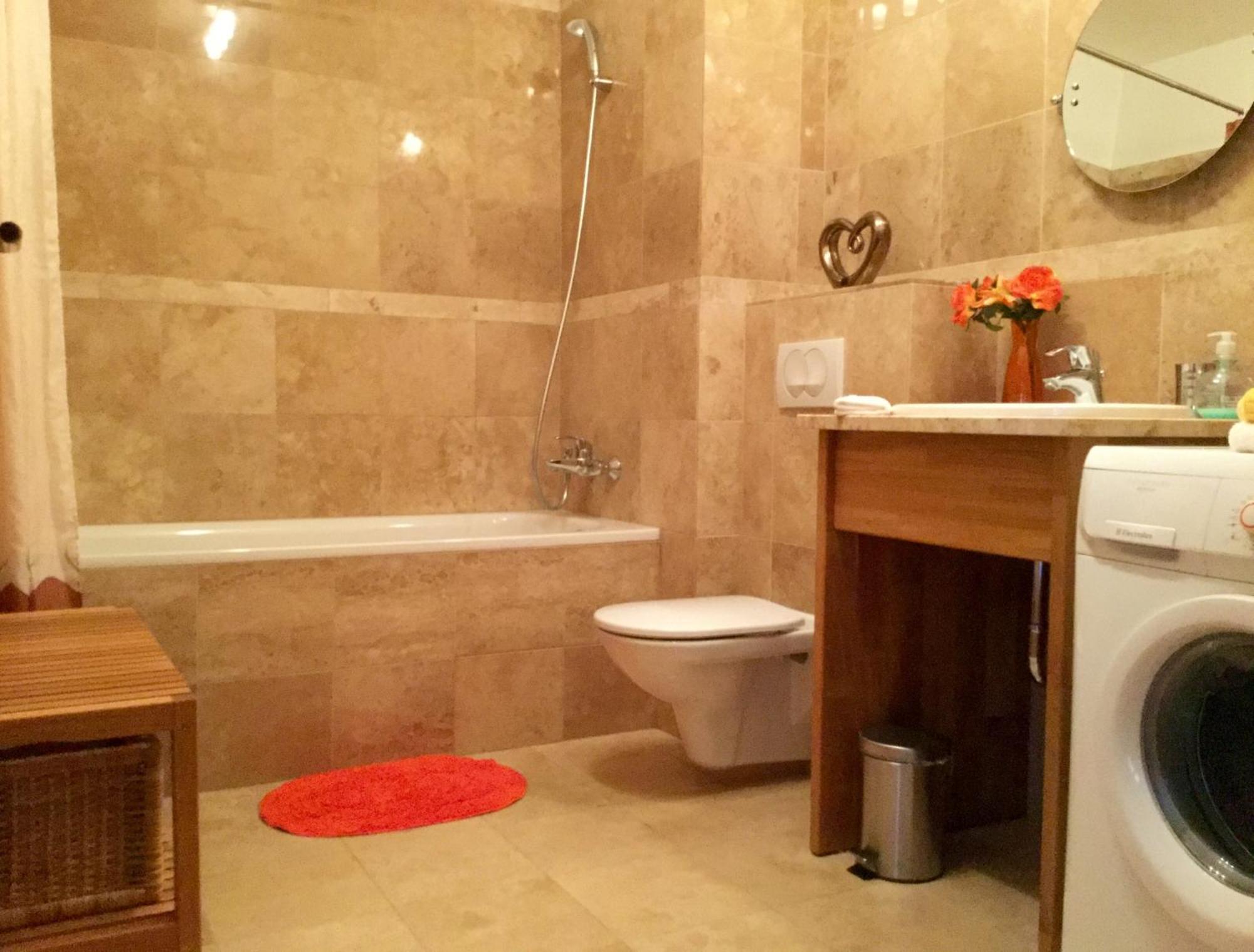 Colours Deluxe With Free Parking Budapest