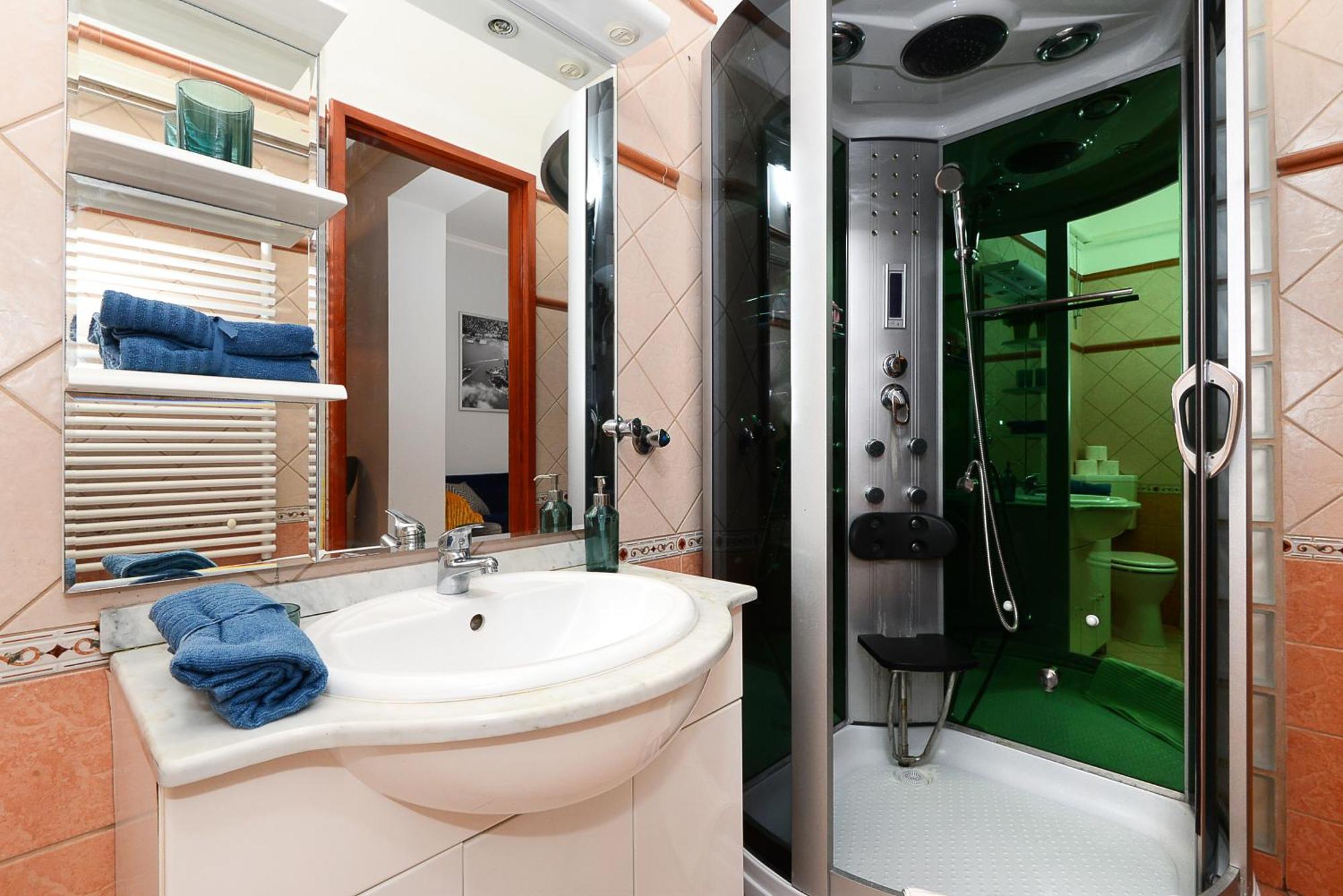 Luxury R161 * Budapest