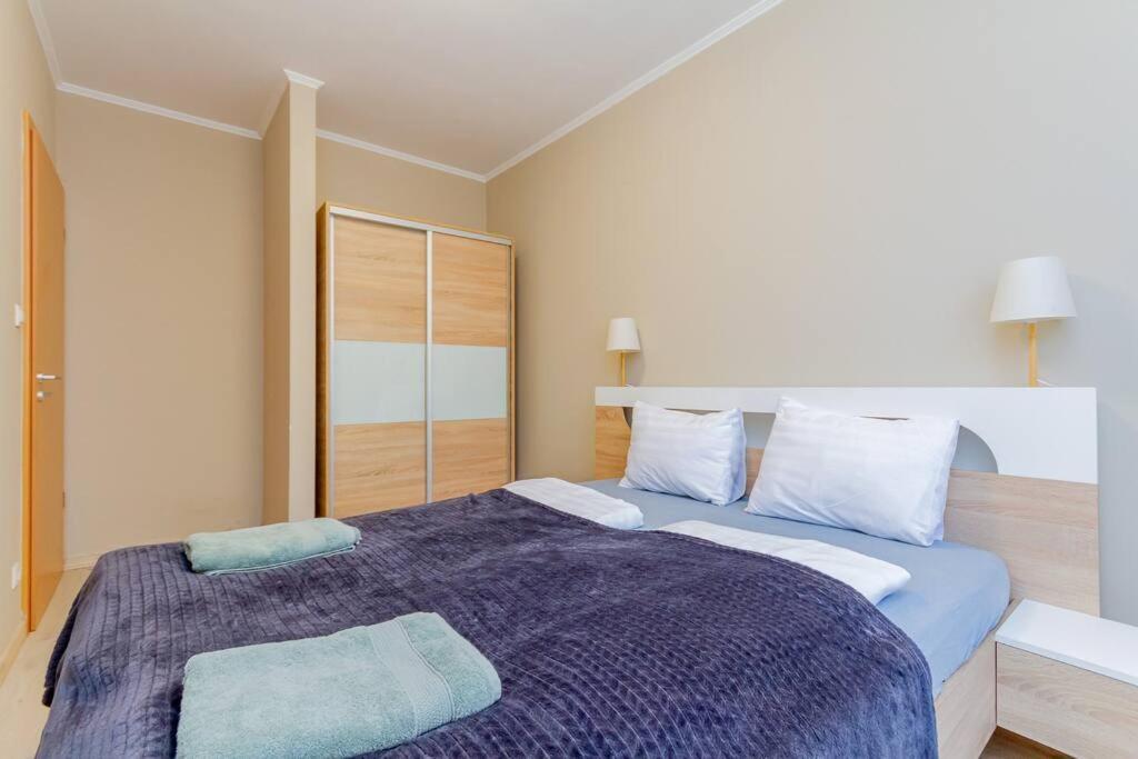 2br Corvin Terrace W Ac By Nw *