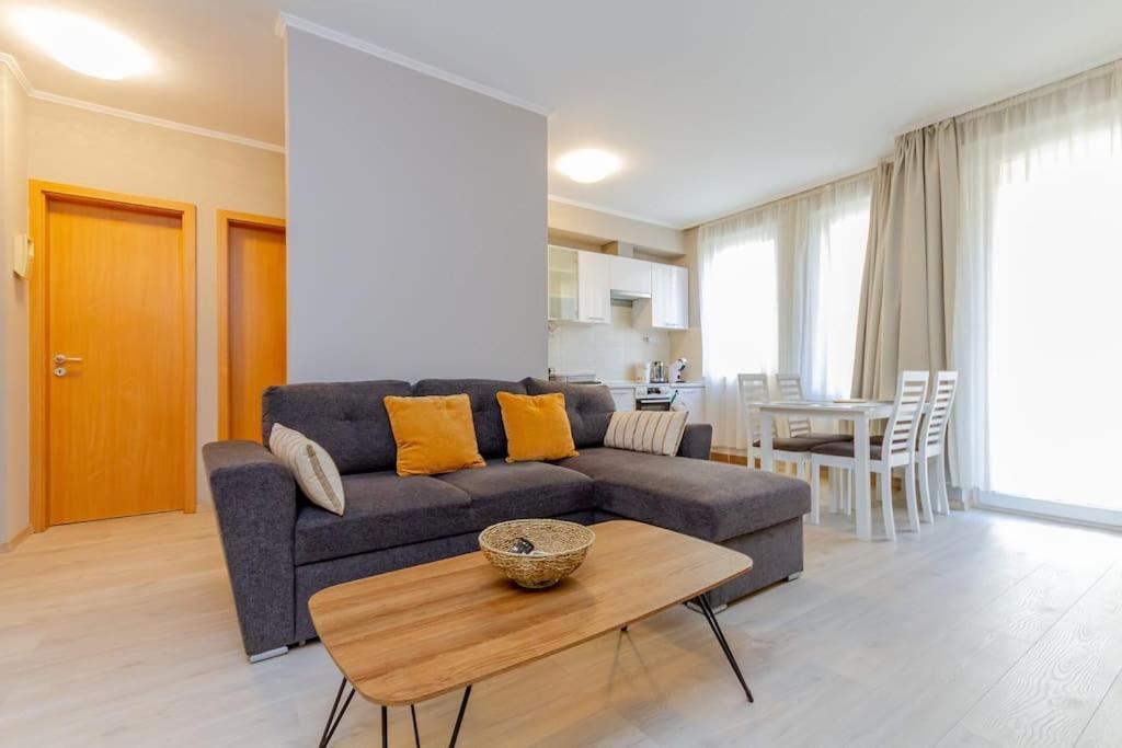 2br Corvin Terrace W Ac By Nw * Boedapest