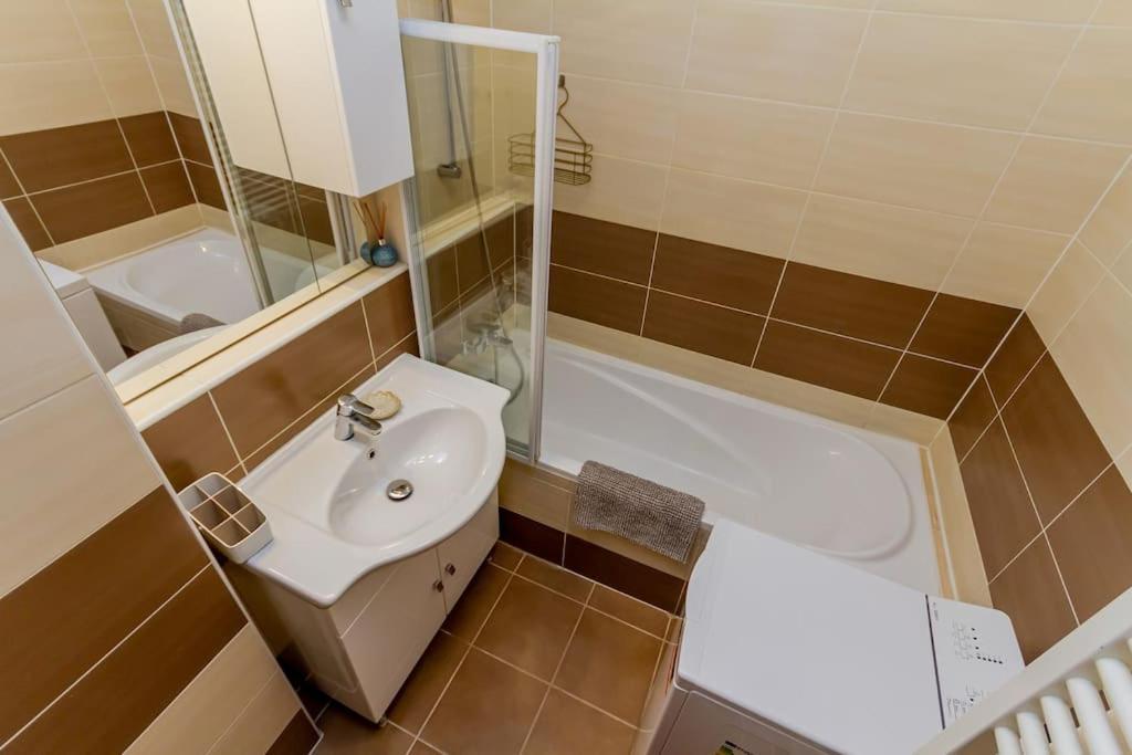 Appartement 2br Corvin Terrace W Ac By Nw