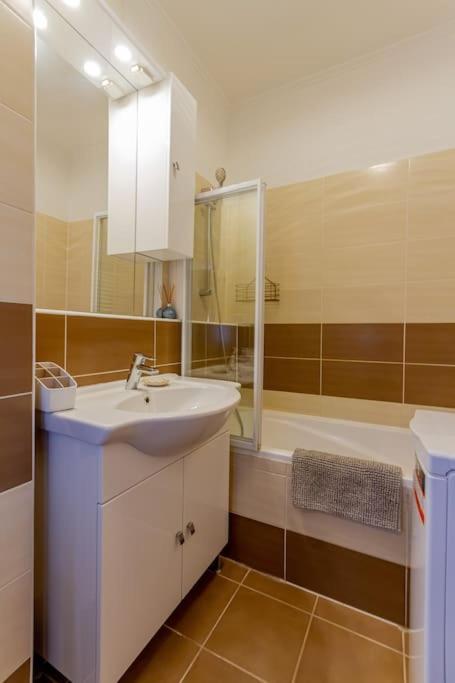 2br Corvin Terrace W Ac By Nw Appartement Boedapest