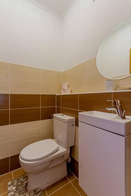2br Corvin Terrace W Ac By Nw Apartman