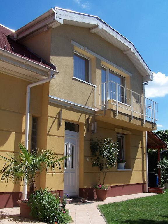 Akacia - Free Inside Parking, 2 Bedrooms, Garden, Next To Centre *