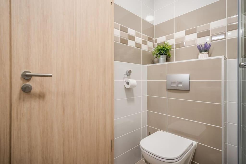 Marina At Danube - Free Private Parking! Apartamento