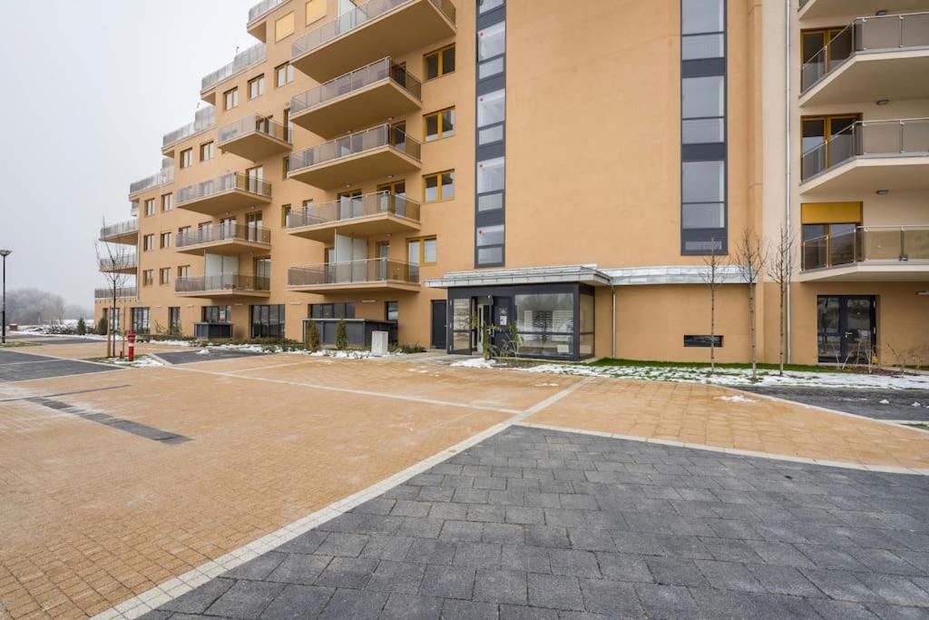 Marina At Danube - Free Private Parking! Apartman *