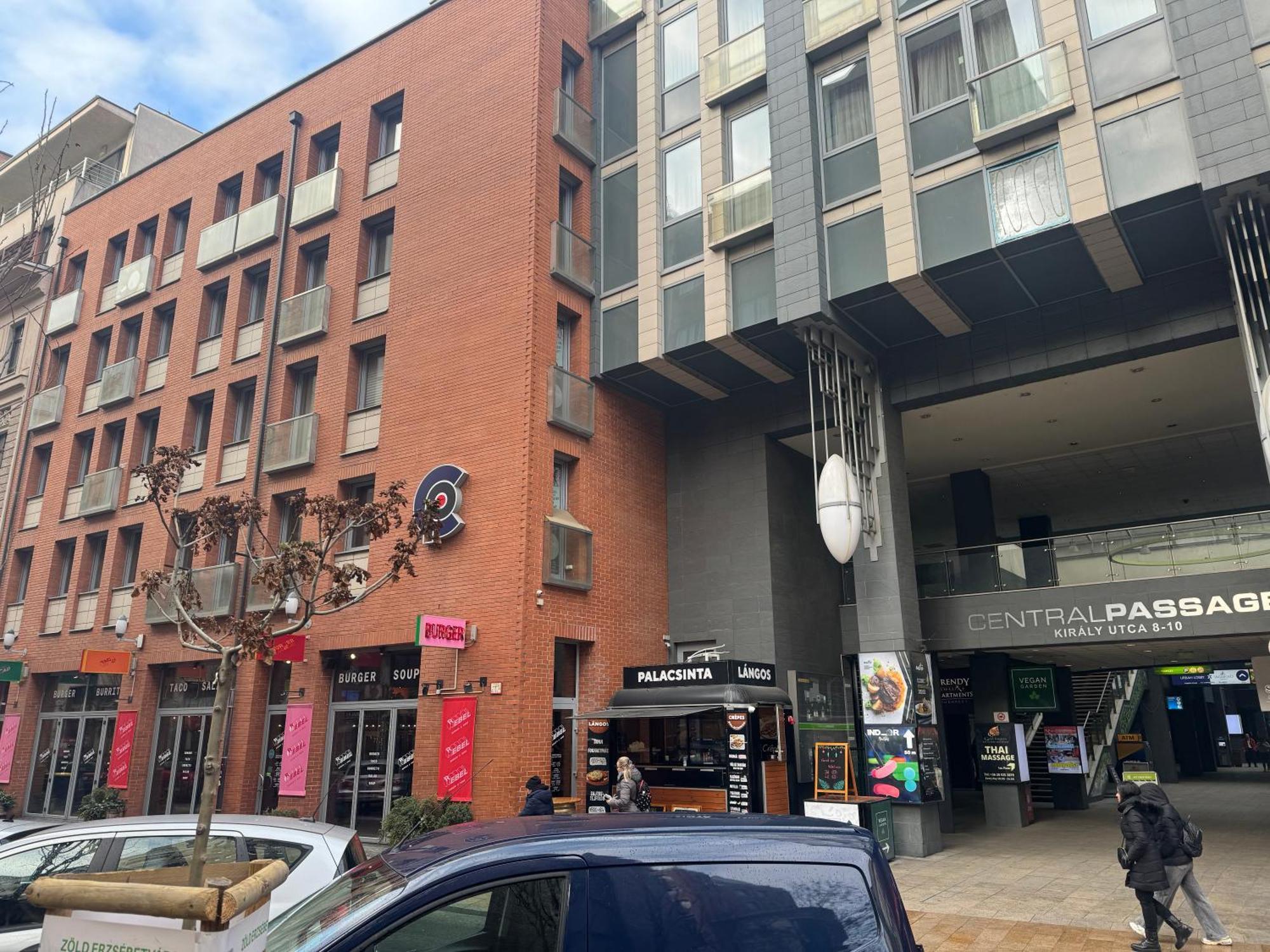 Bp-est Cp Apartment *