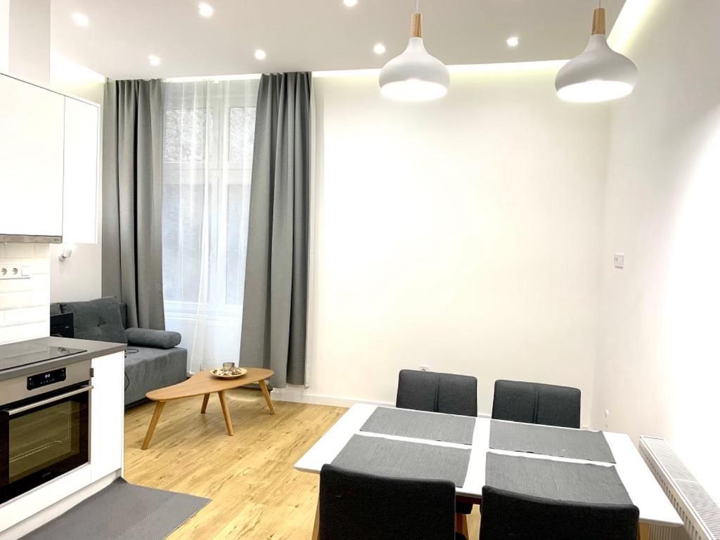 Colton Paulay Apartament