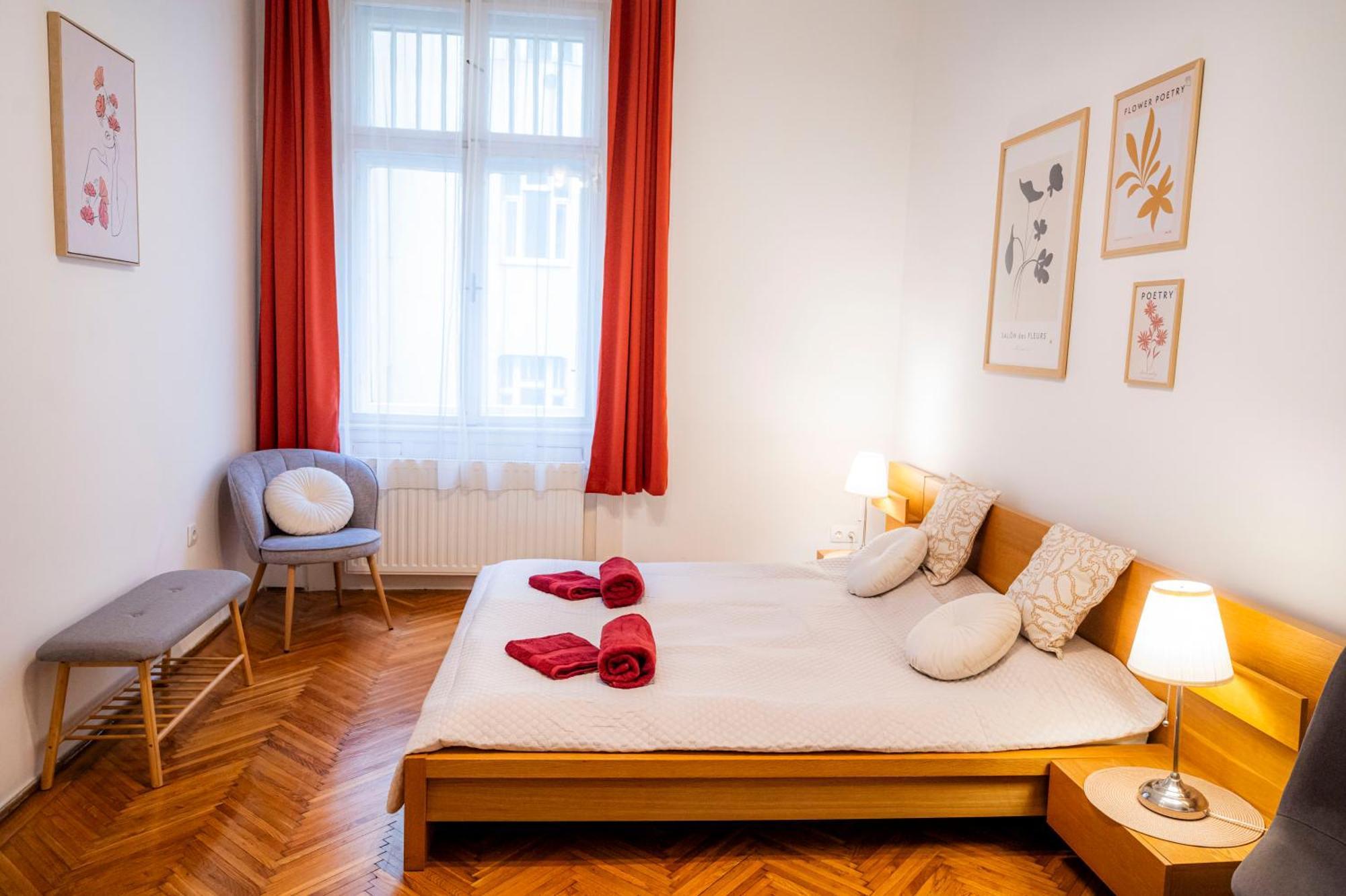Charles Apartman *