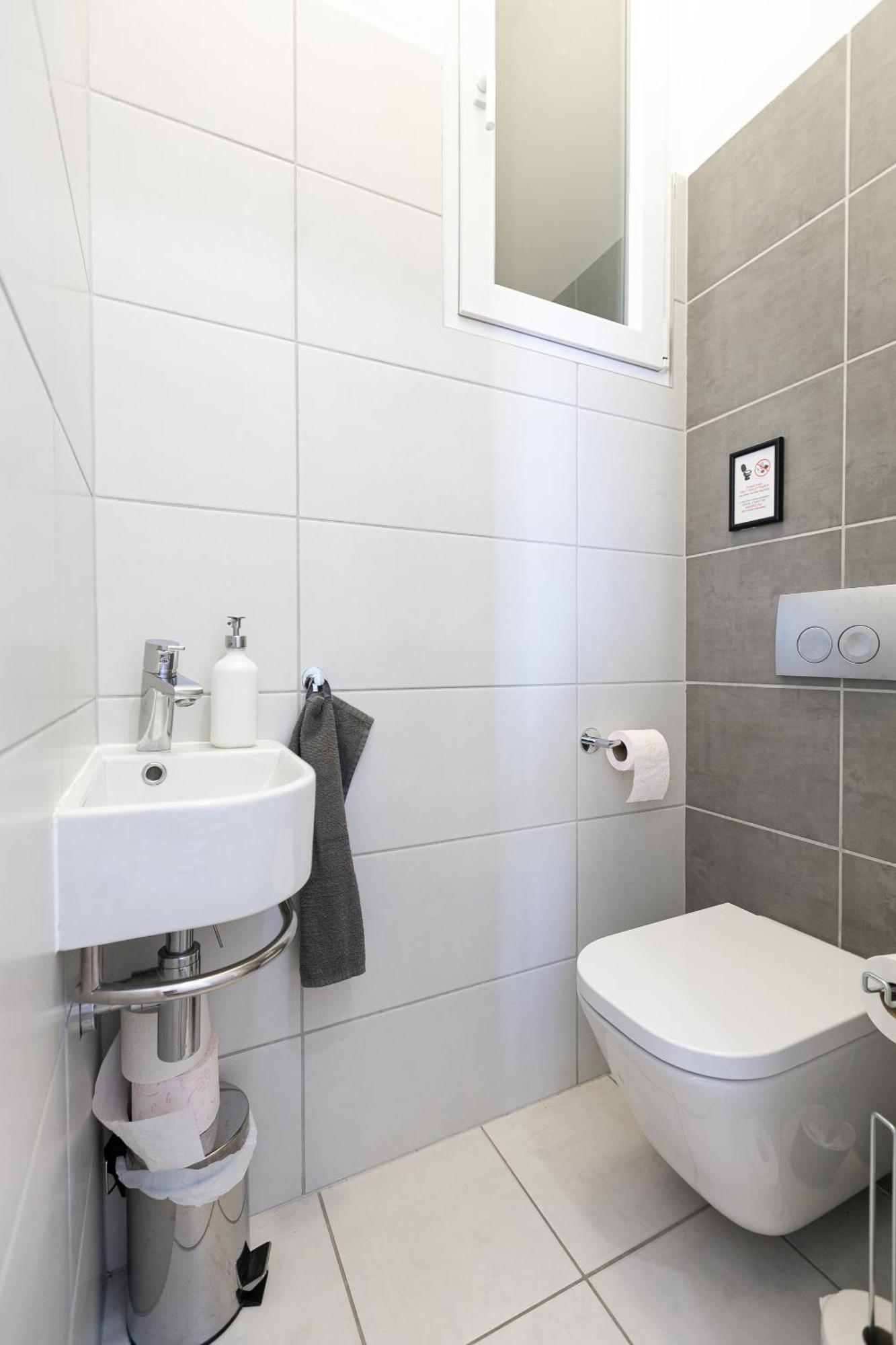 Apartmán Bakats Ter With Balcony Overlooking Church Square *