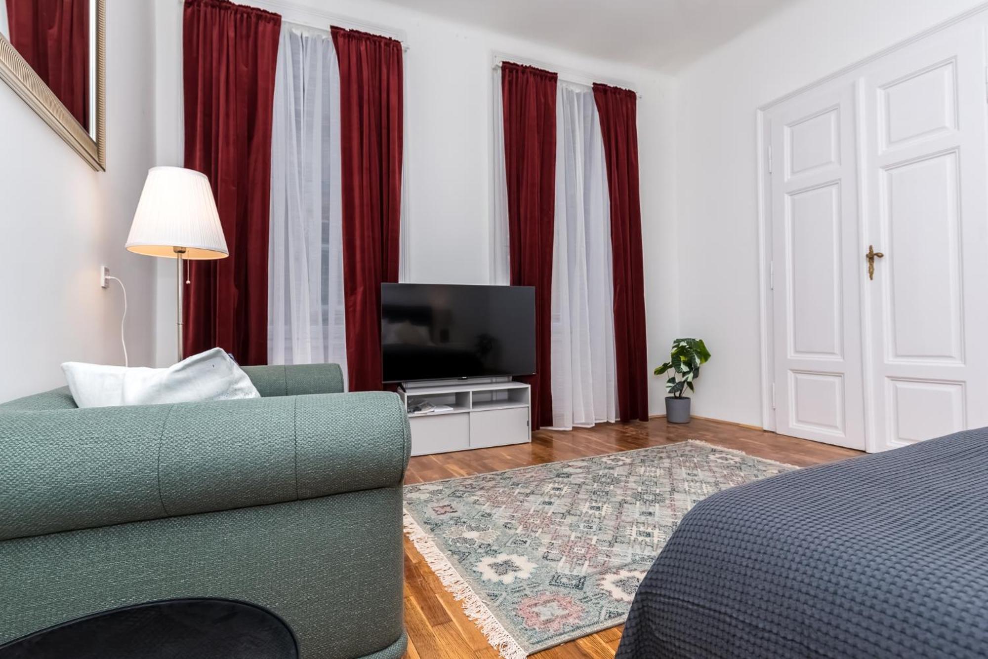 Gozsdu Court Bismarck Apartment *