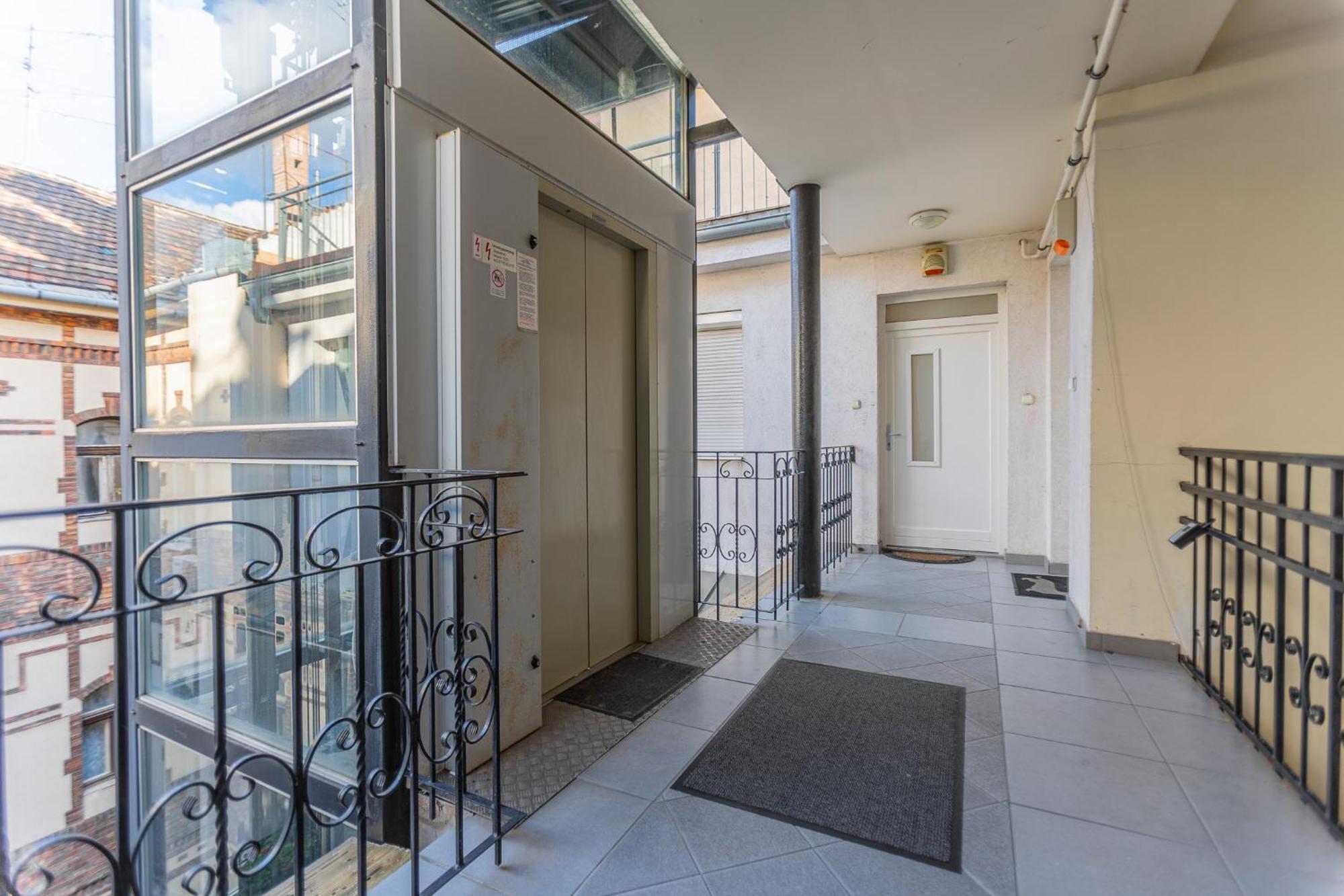 Modern Penthouse Private Terrace Jacuzzi Appartamento