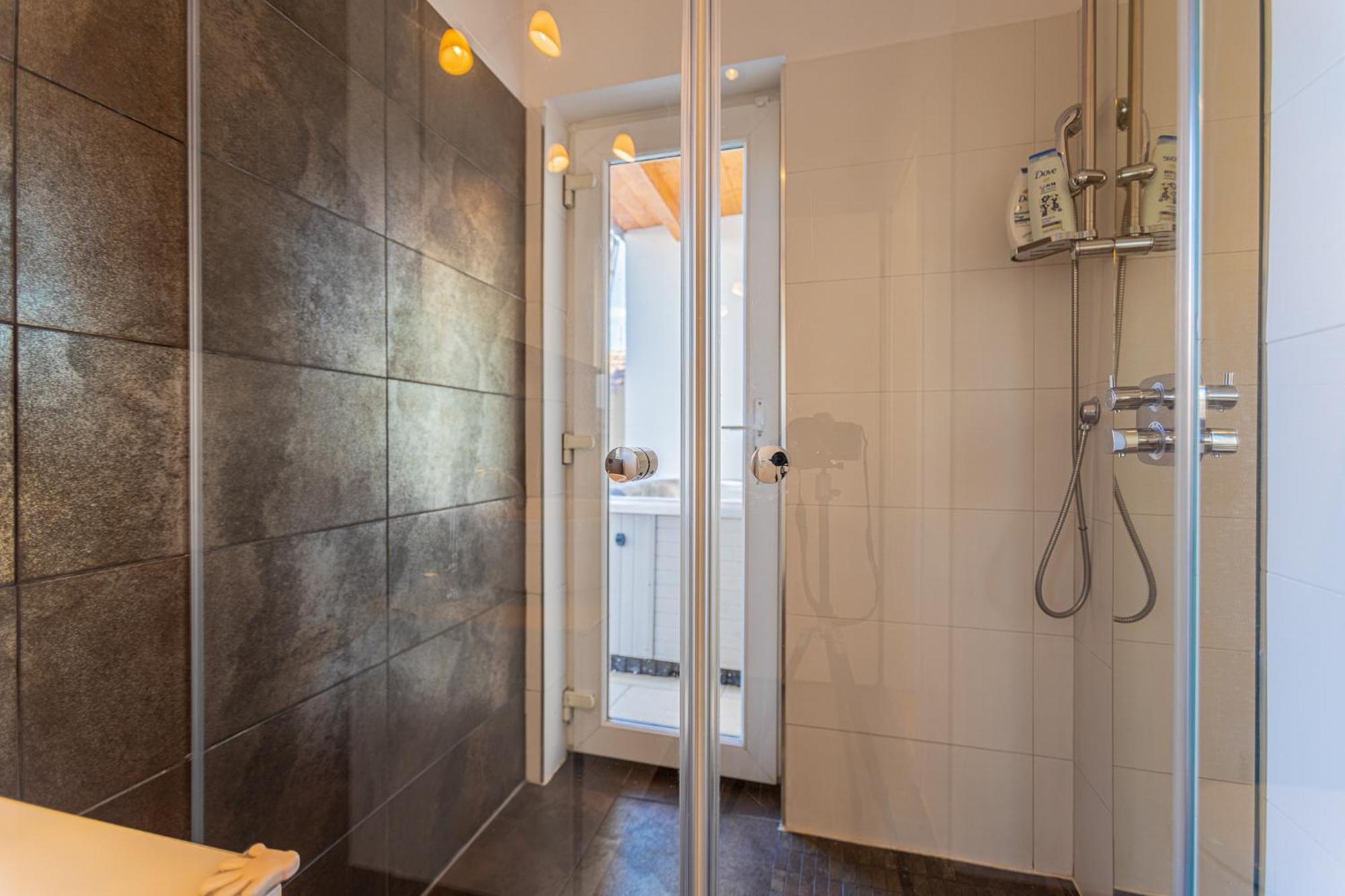 Modern Penthouse Private Terrace Jacuzzi Budapest