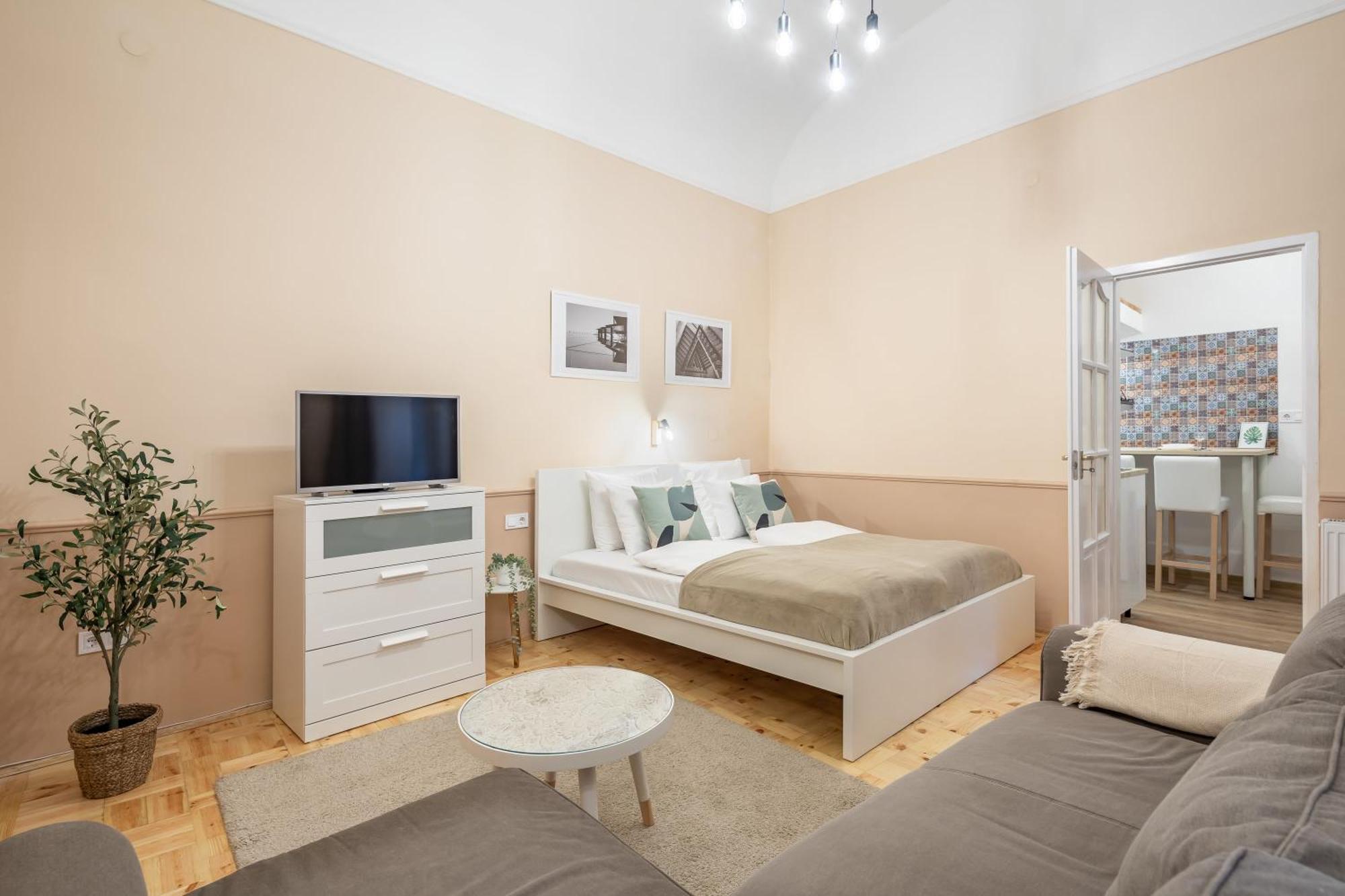 Excellent Location, Cozy Apartmán *