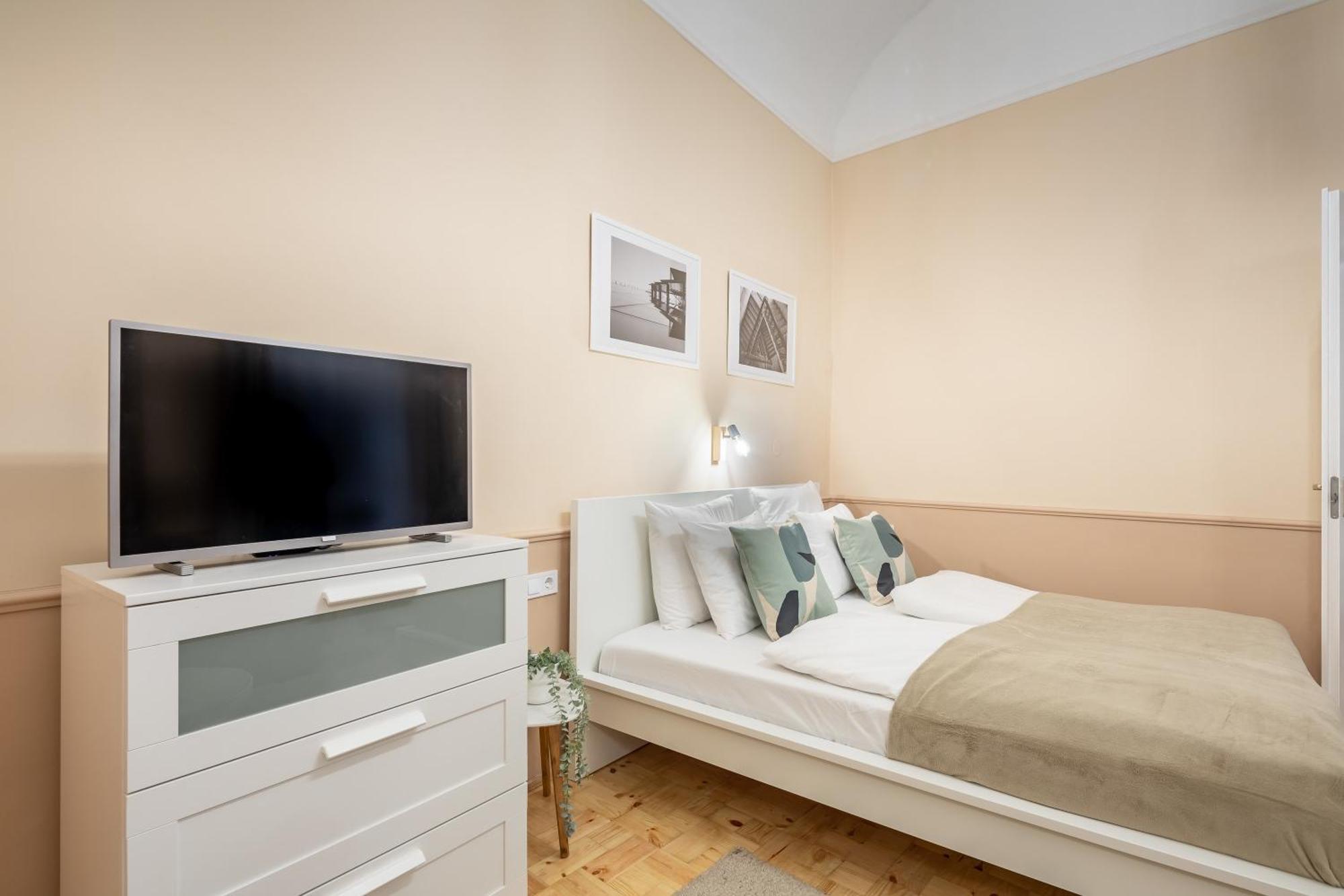Excellent Location, Cozy