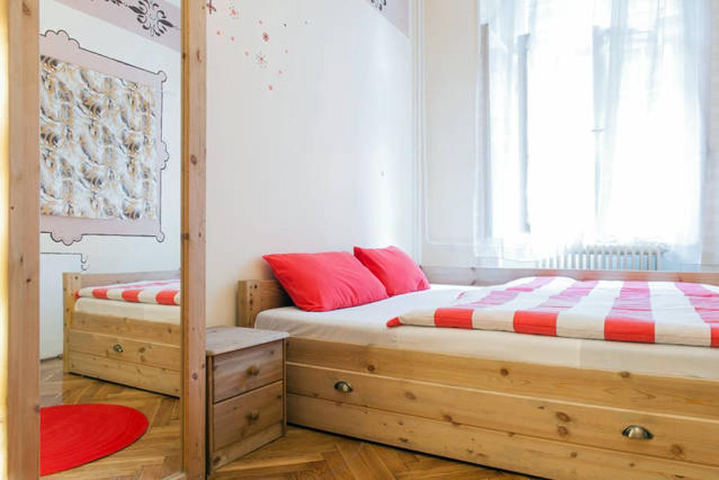 Yolo Hostel *