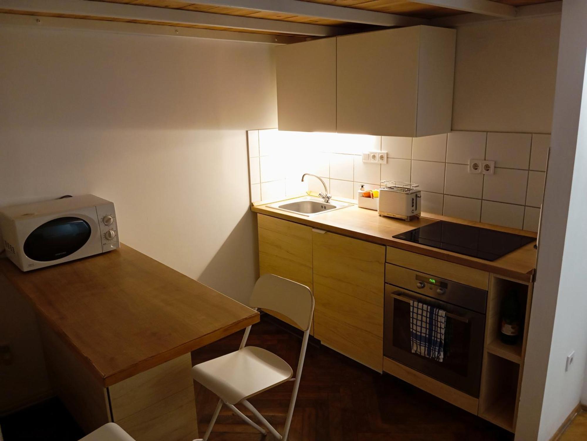 Cozy In Near Ruined Bars Apartmán