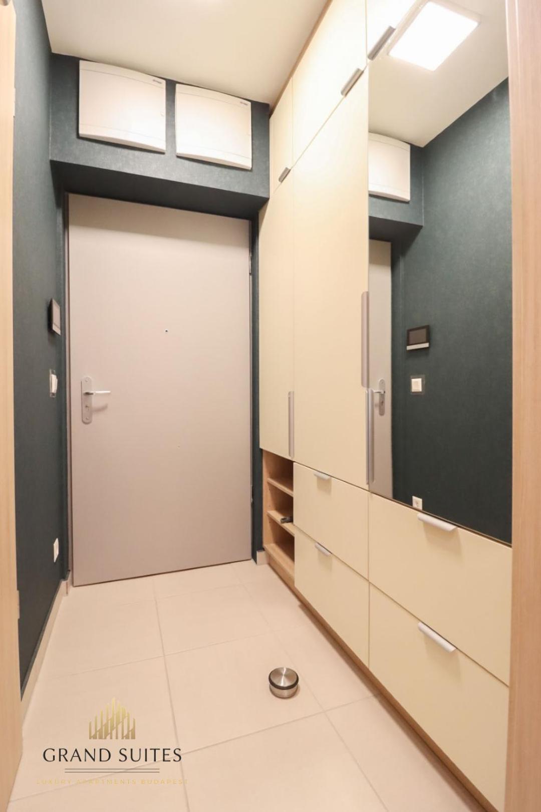 Grand Apartment *