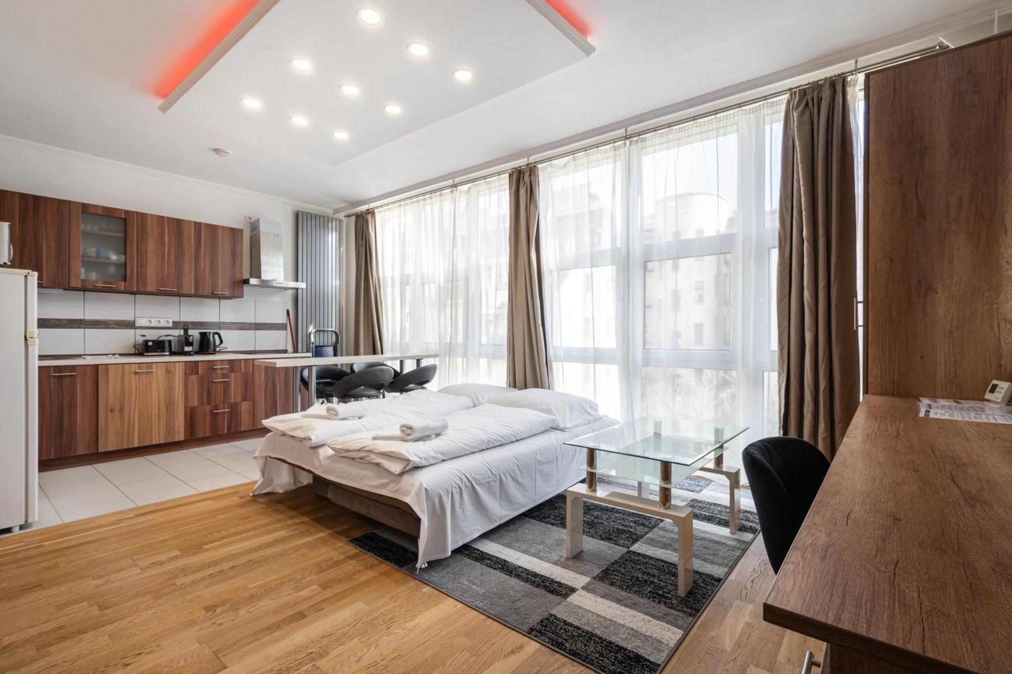 Eclipse Elegance * Budapest