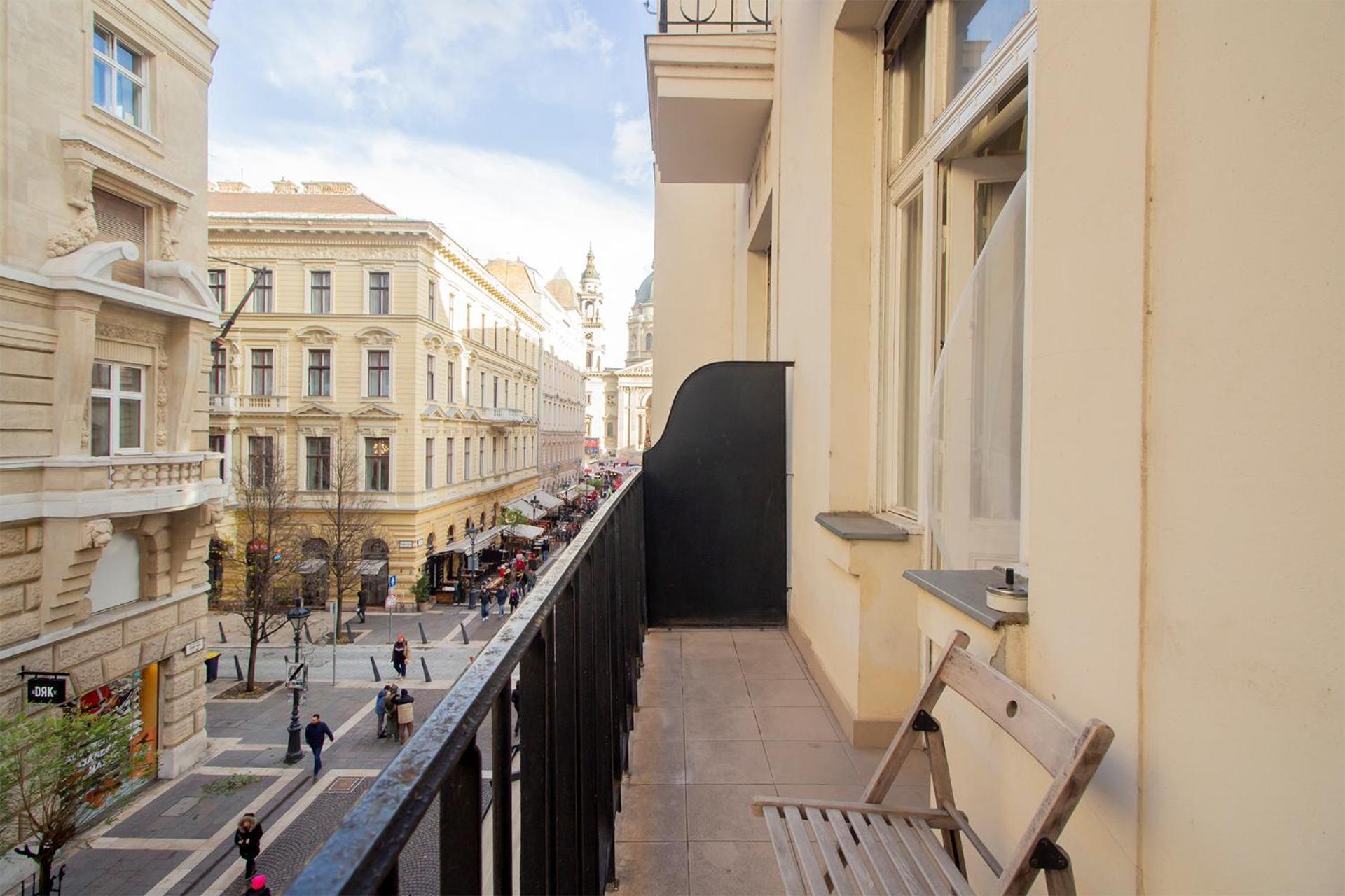 Basilica View With Balcony Apartment *