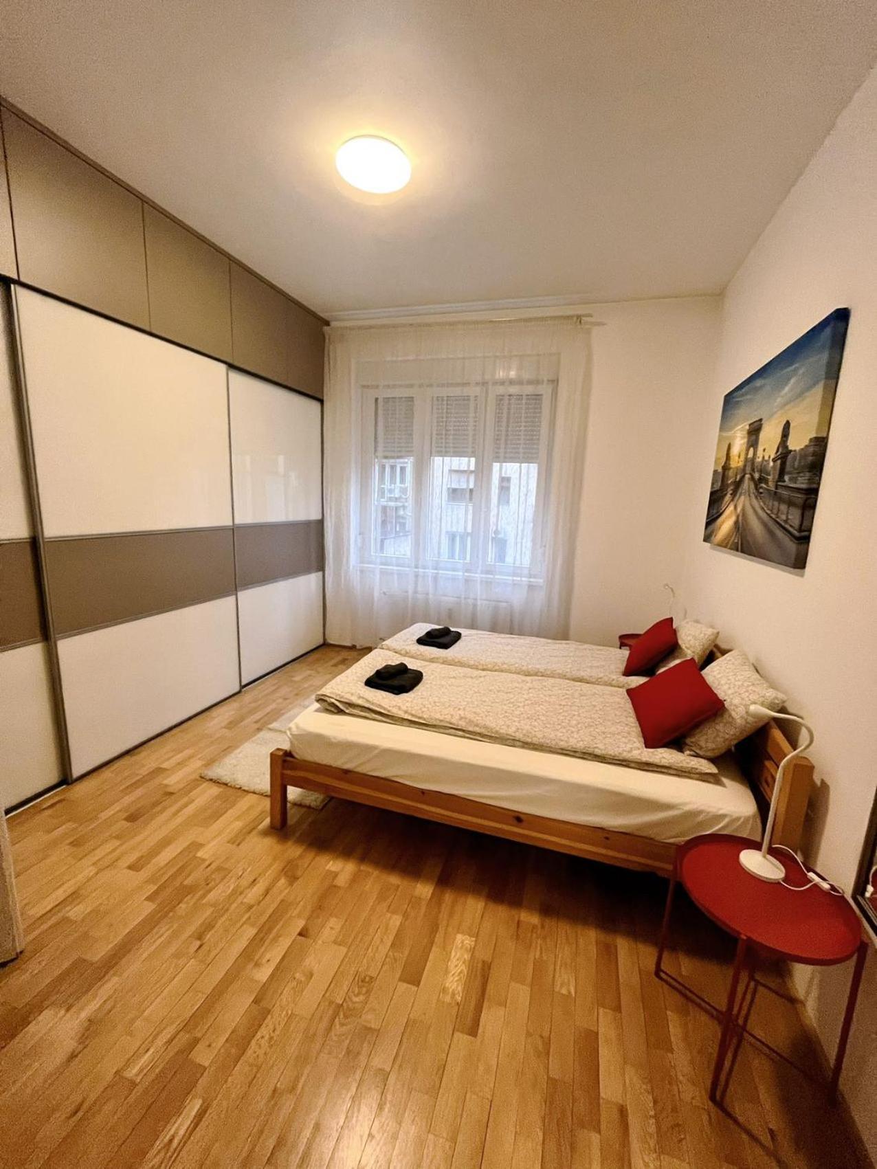 Boutique Family In The Heart Of City Apartmán