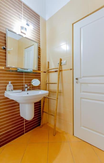 Lejlighed Colorful Cityscape Retreat By Nw *