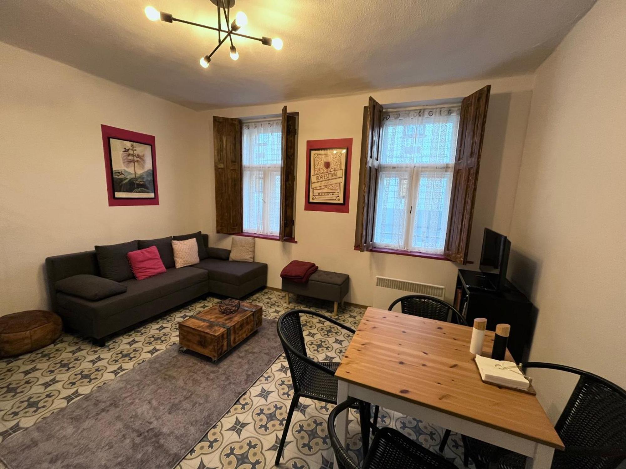 Porta Pink Apartment