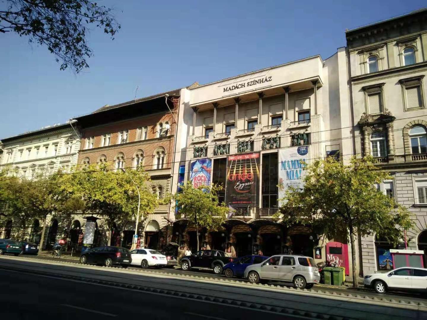 E34 Budapest
