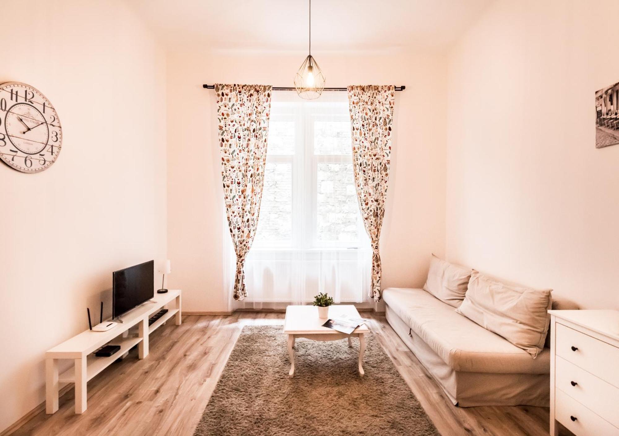 Crimson Crease Budapest