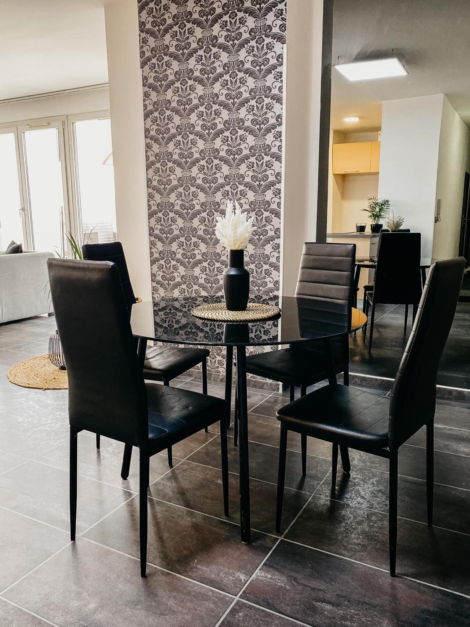 Highrise Horizon Penthouse *