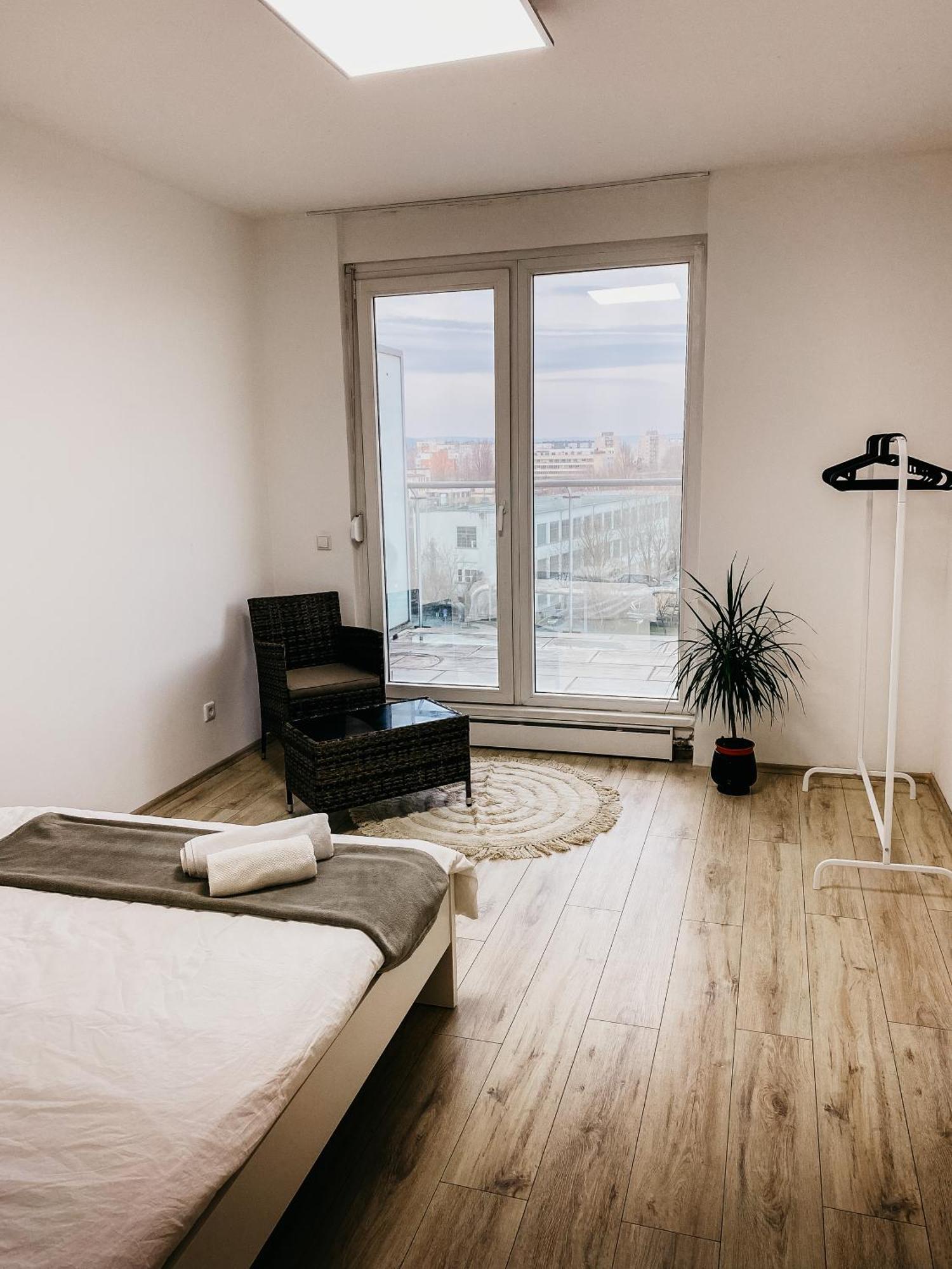 Highrise Horizon Penthouse